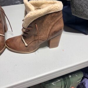 Brown Lace-Up Ankle Boots with Shearling Lining